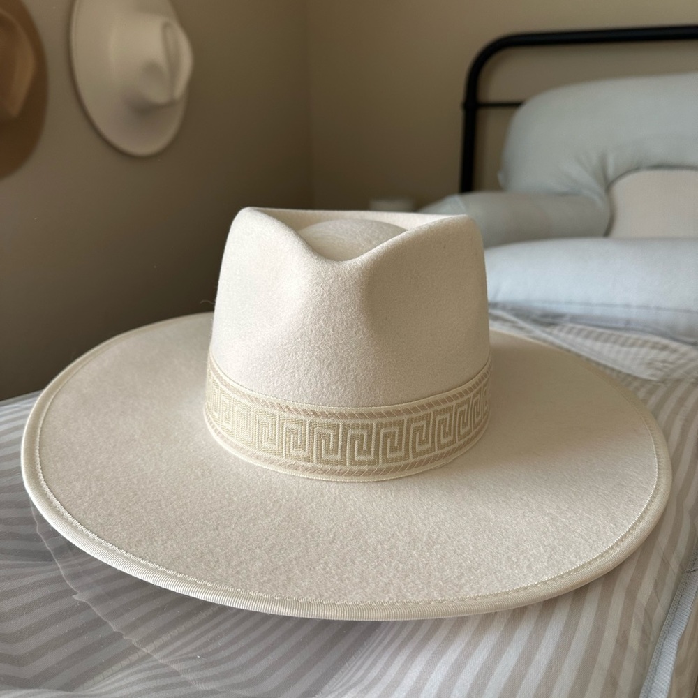 Olive & Pique wide brim hat 🤍